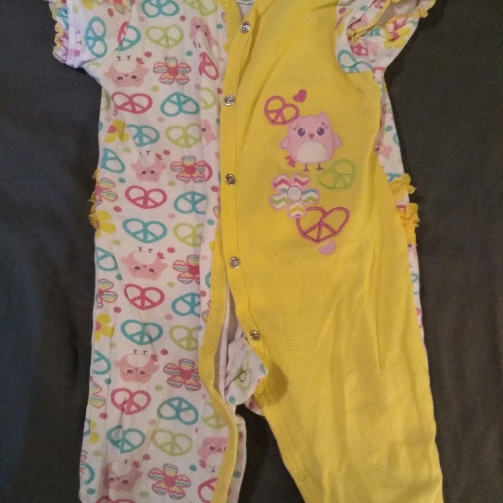 4/20  Girls 9/12 months romper